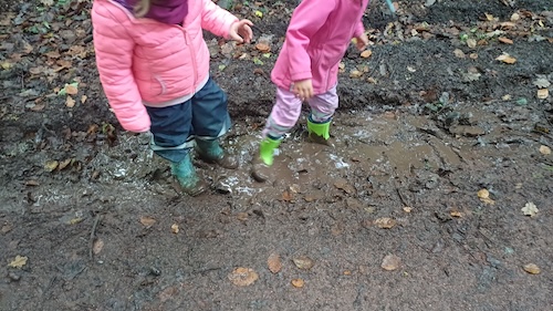 Gummistiefel im Matsch